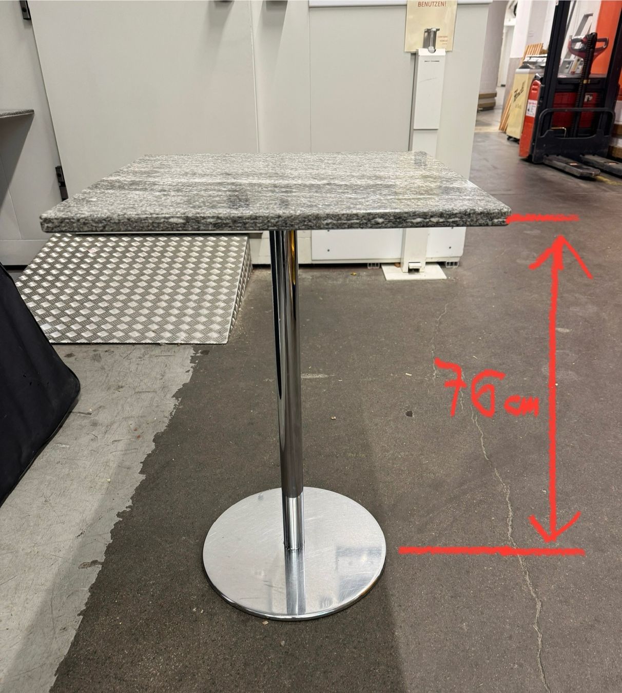 Tavoli: Granittisch mit Chromstahlfuss – Usato da Küsnacht ZH venduto da Confiserie_Honold 2