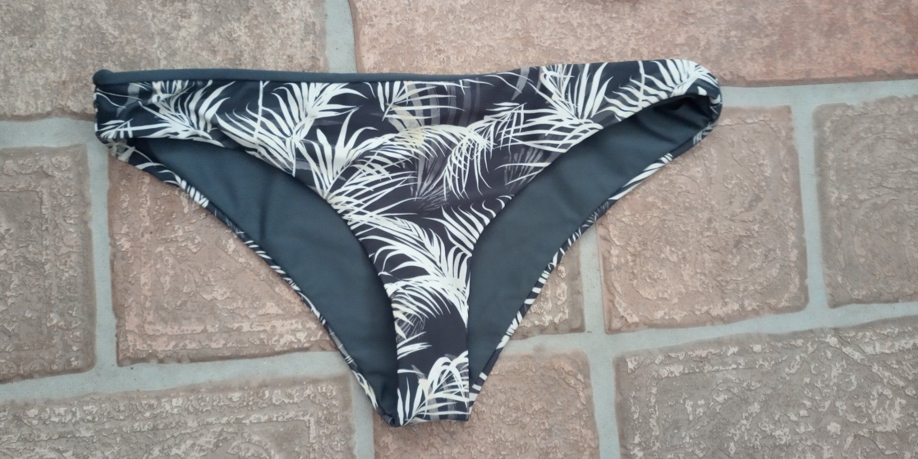 Costumi da bagno & Bikini: NEU PULP Sportliches Bikini mit tropischem Muster M eher S – Nuovo (secondo la descrizione) da St. Gallen venduto da Hereplaysmusic 1