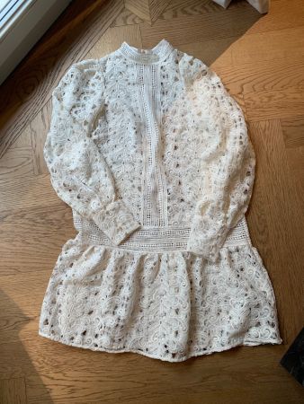 H&M Spitzenkleid