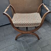 antiker Hocker aus Räumung