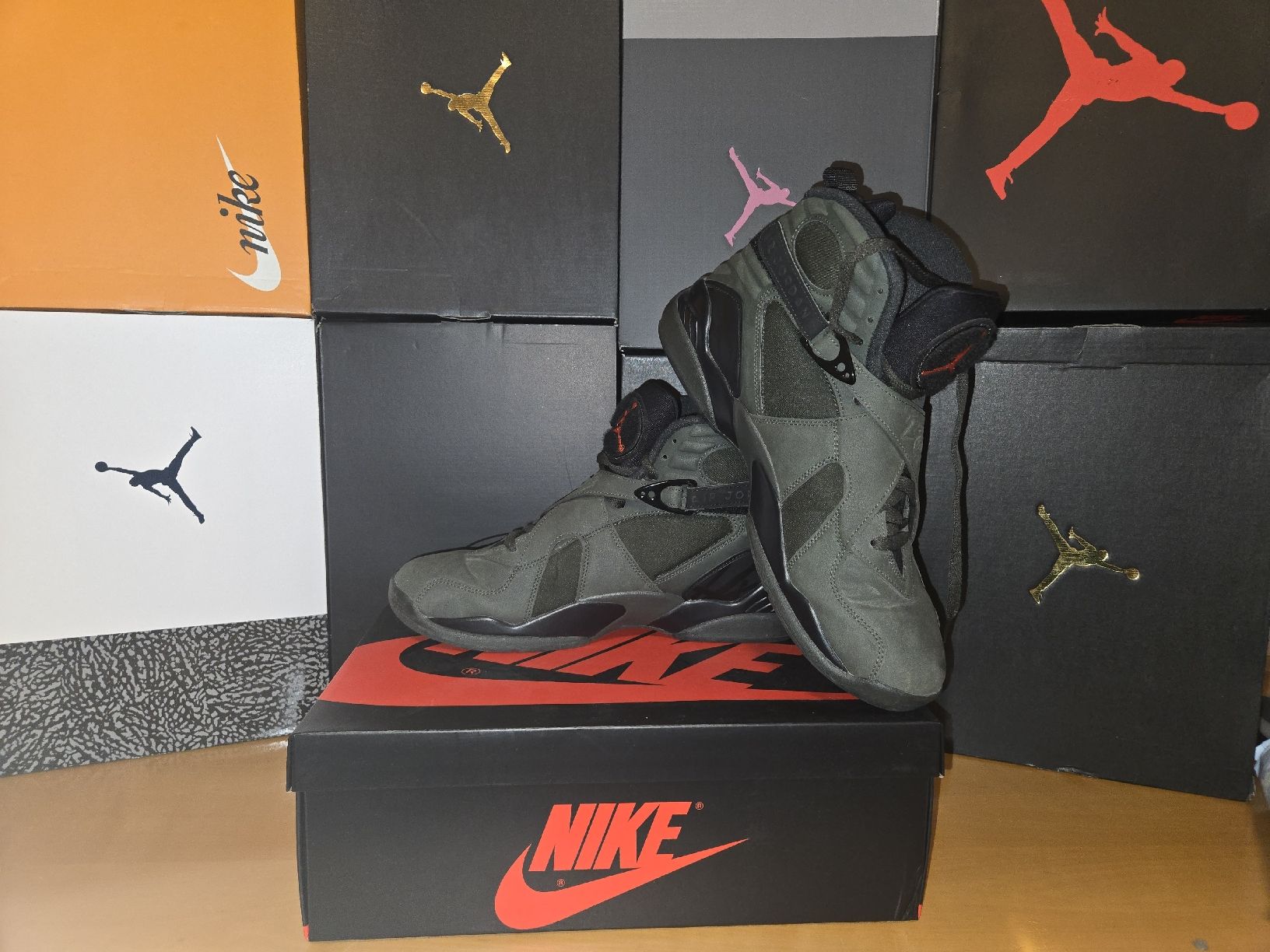 Jordan Scarpe da uomo: Jordan 8 Retro Take Flight Undefeated Gr. 44 – Usato da Winterthur venduto da SneakersLeo