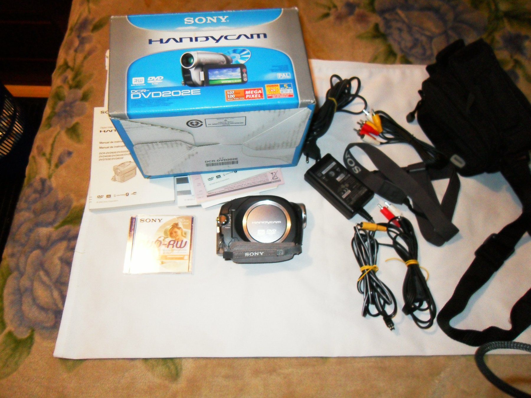 Sony Videocamere: DVD DVD 202E SONY VIDEO KAMERA – Usato da Zuchwil venduto da t.rachel 6
