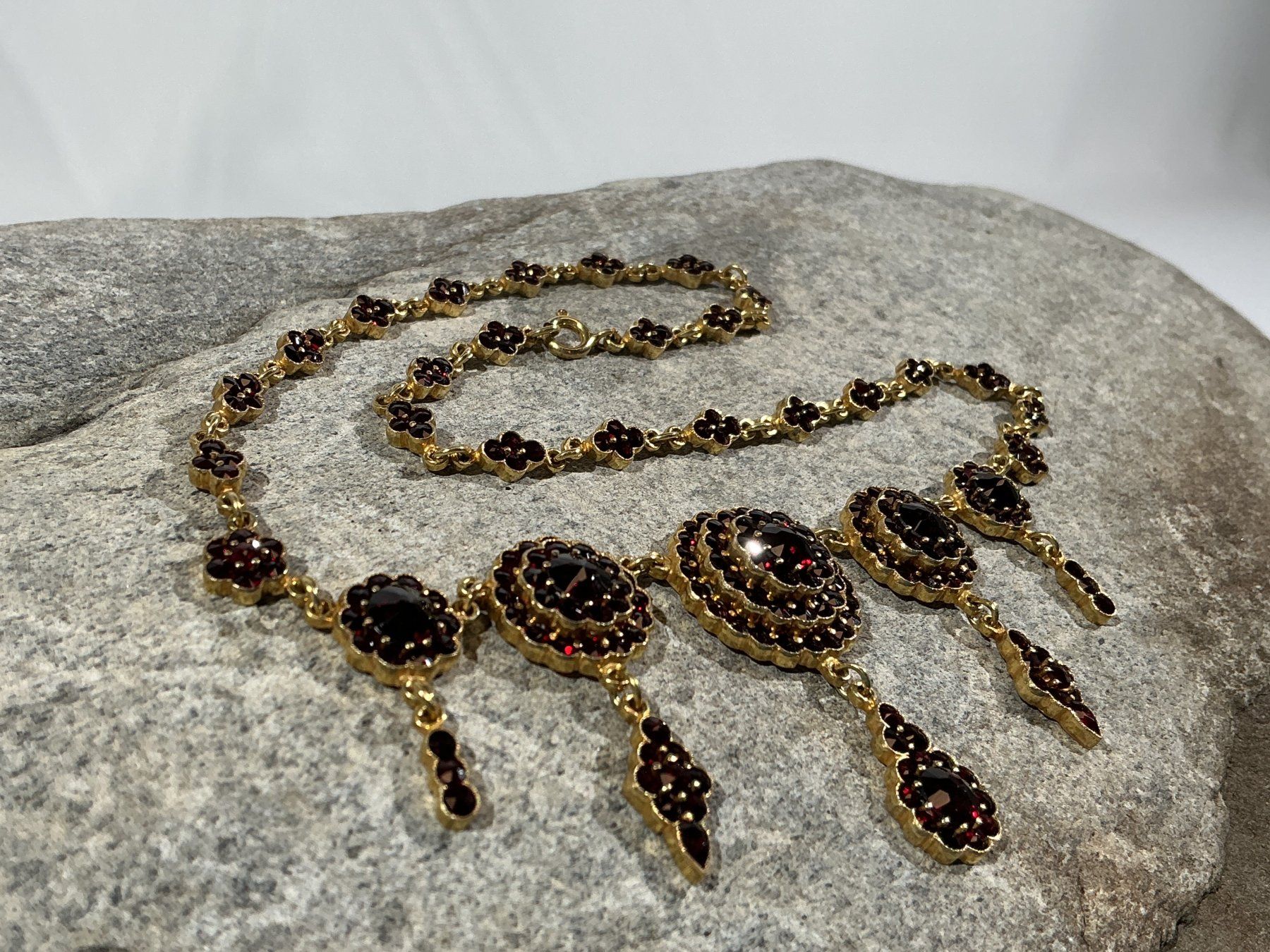 Anelli: BÖHMISCHER GRANATSCHMUCK Halskette und Ring – Nuovo (secondo la descrizione) da Richterswil venduto da Restwert_Richterswil 1