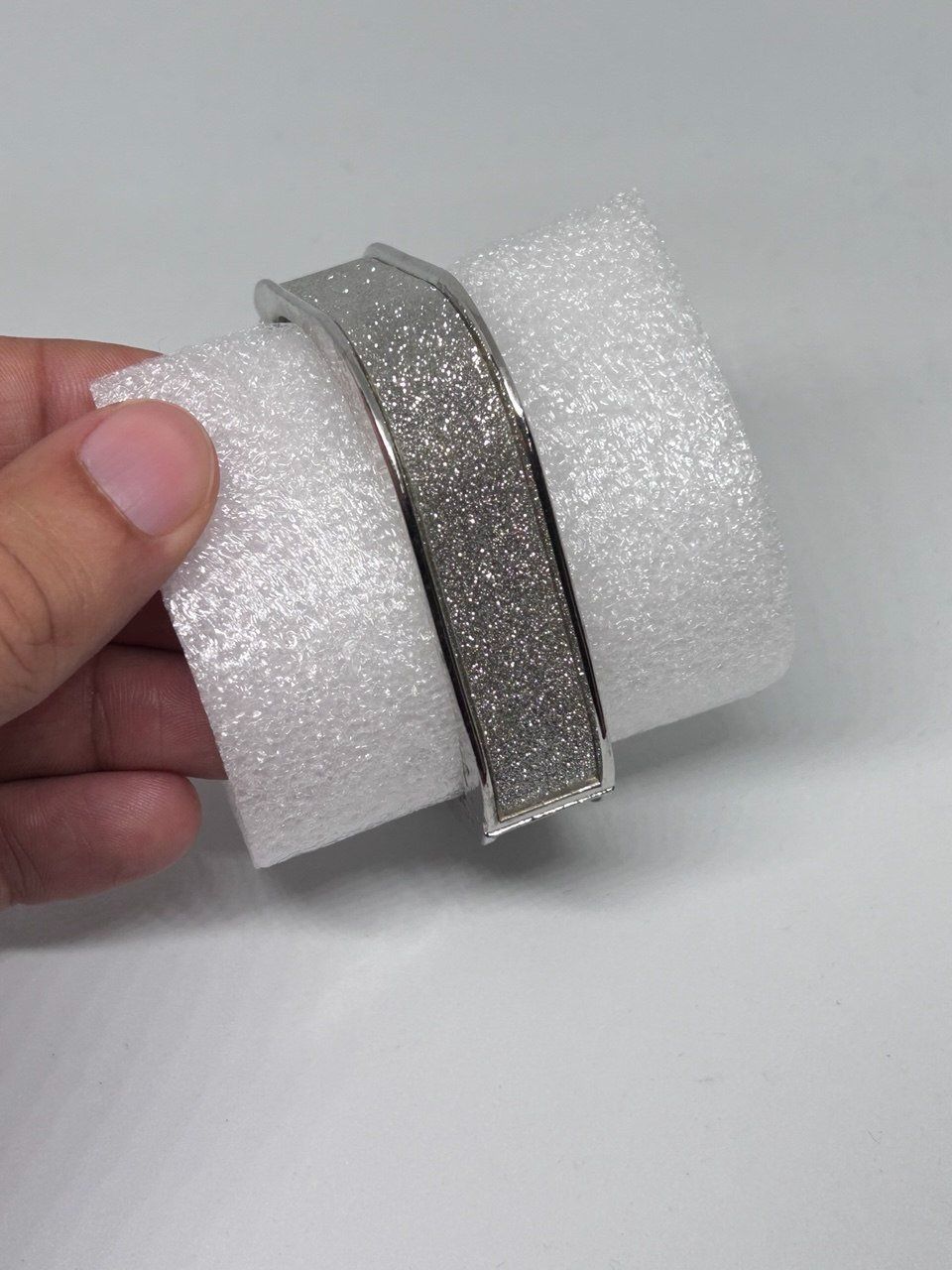 Bracciali & Braccialetti: Bracciale Rigido Argentato a Fascia – Usato da Giubiasco venduto da LorisVale