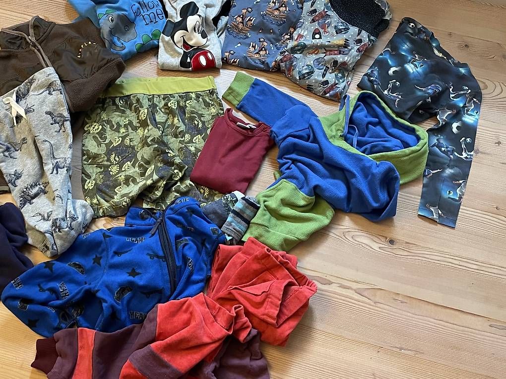Lotti & Set di vestiti: Kinder Kleider – Usato da Bern venduto da koerperwahrnehmung