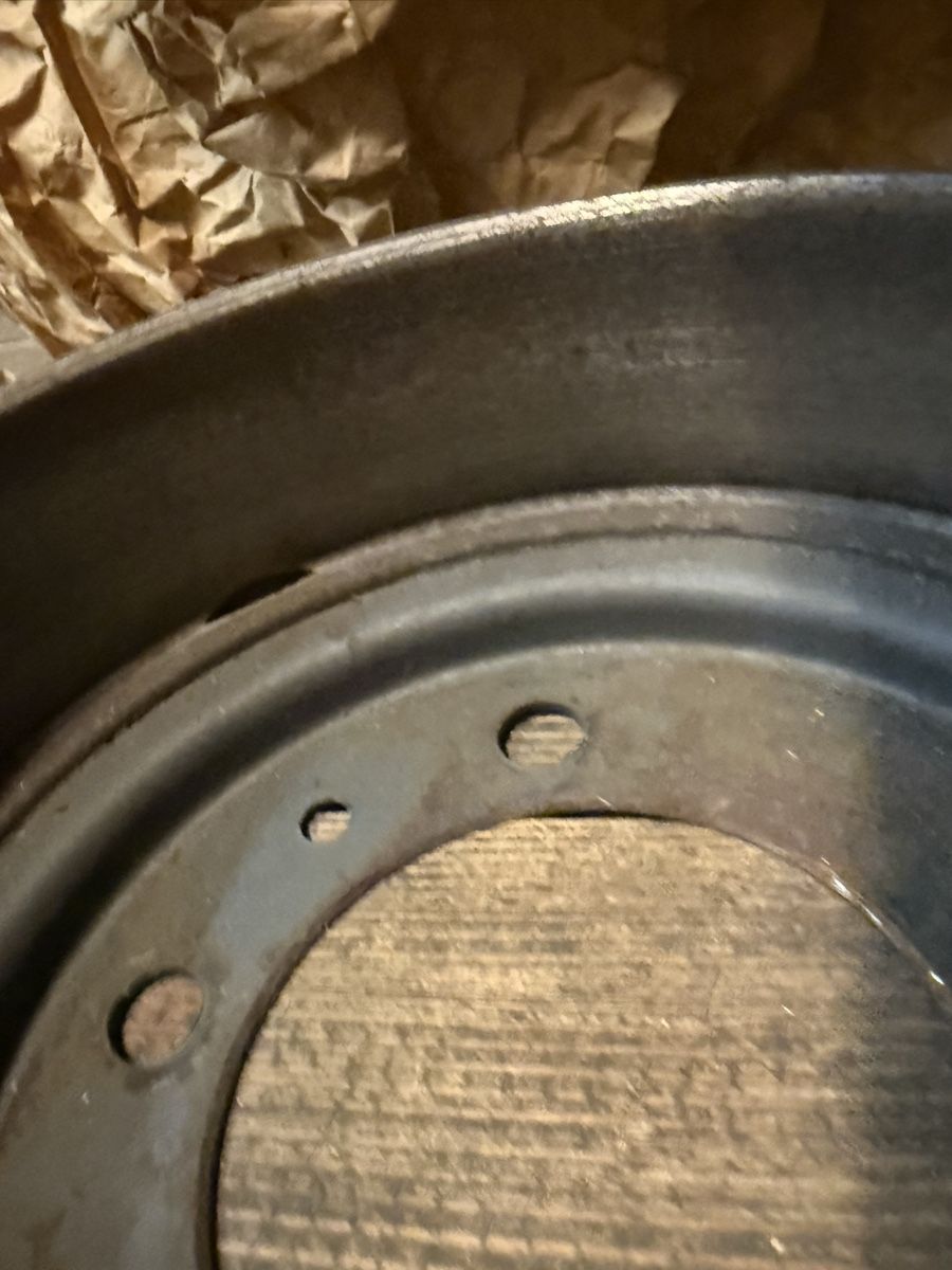 Jeep Tutti pezzi di ricambio auto: Bremstrommel Jeep Willys – Usato da Bennwil venduto da Ford5600t 2
