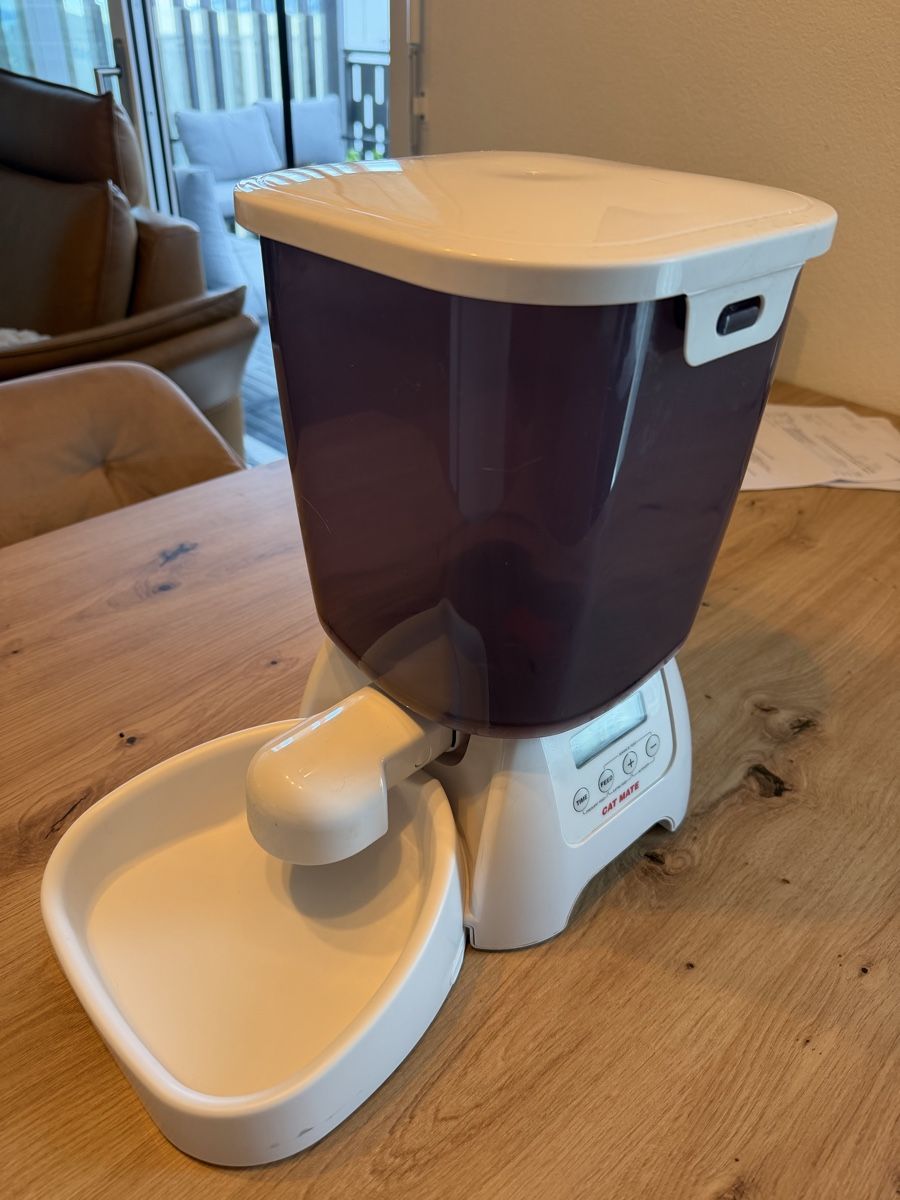 Futter: Futterautomat Cat Mate ( batterie ) – Gebraucht aus Oberarth von kva_nh9k