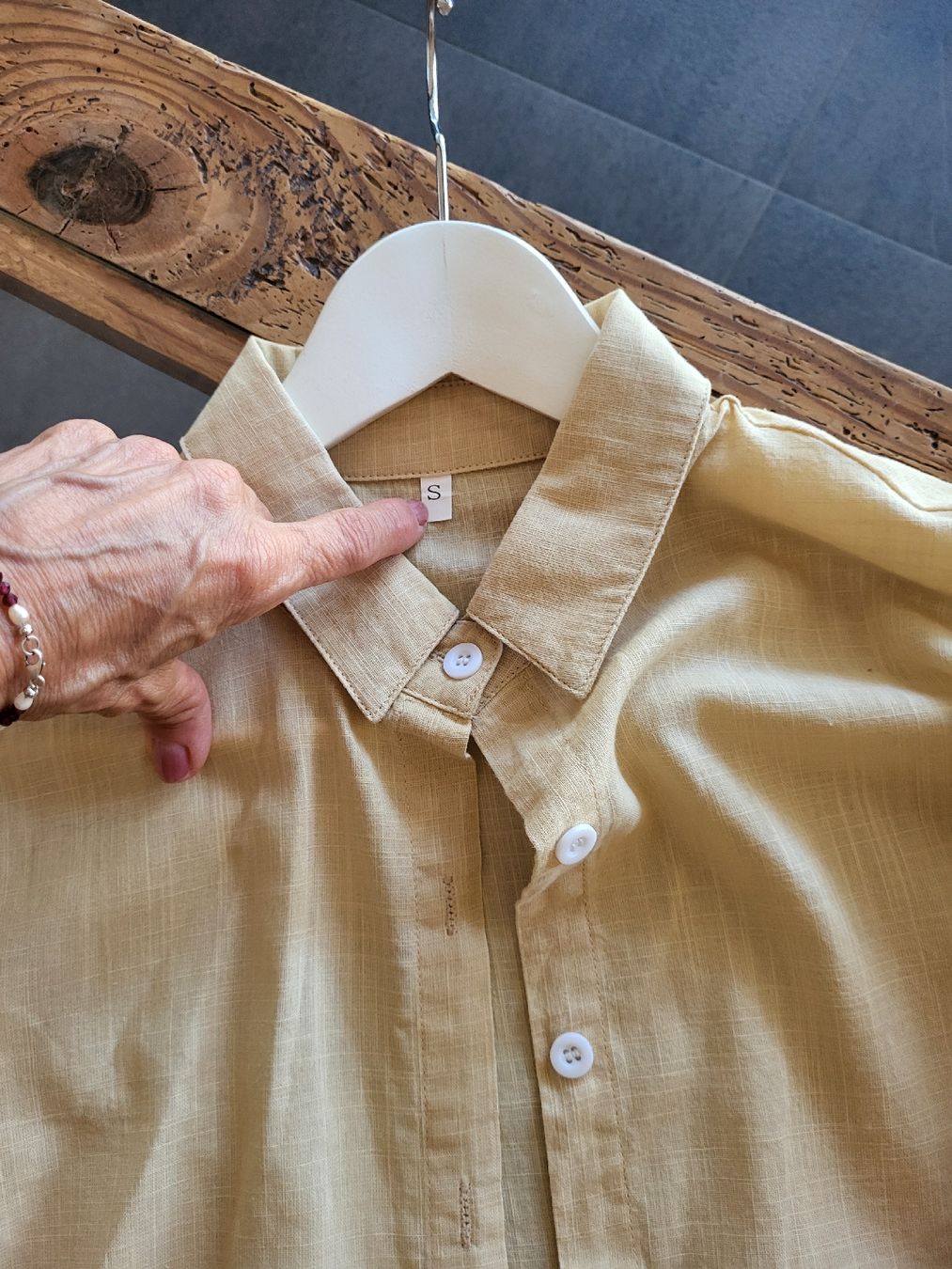 Blusen: Chemise en lin jaune moutarde – Neu (gemäss Beschreibung) aus Aproz (Nendaz) von mar_zxm9 2