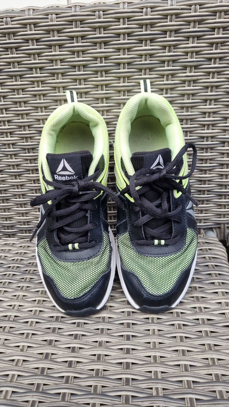 Reebok Scarpe per ragazzi: Reebok Turnschuh Kinder, gelb/schwarz – Usato da Wasen im Emmental venduto da Reco74