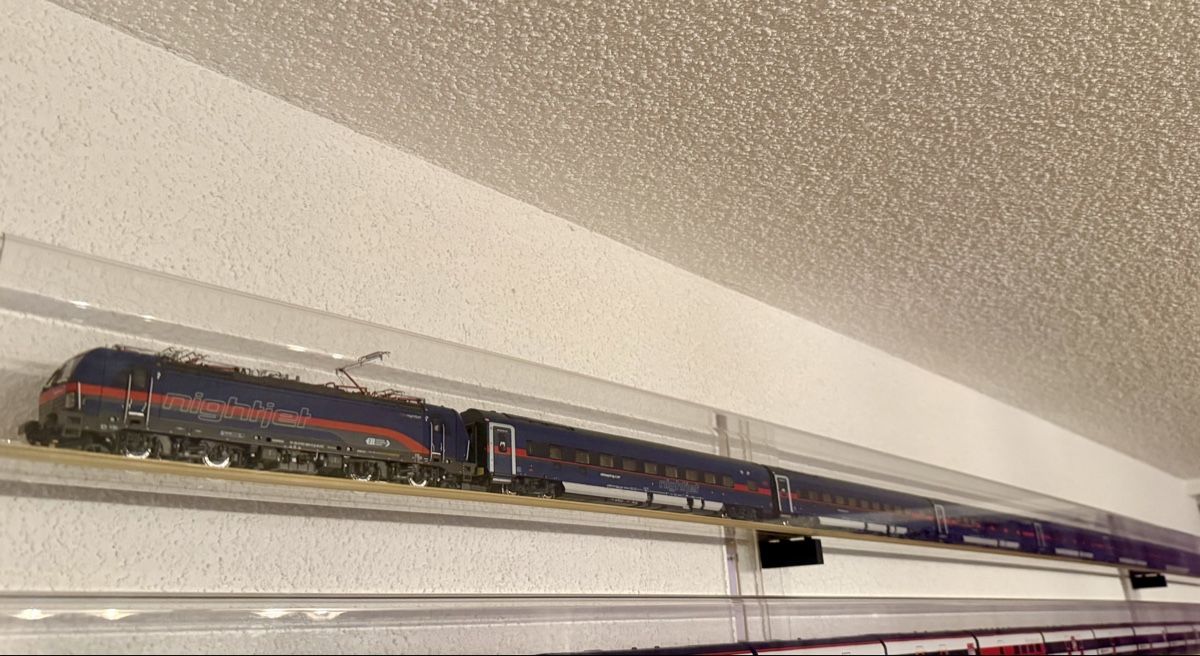 Roco Modellini di ferrovie: Roco 550004 Nightjet DCC + L.S.Models 17414 Vectron Nightjet – Nuovo (secondo la descrizione) da Wetzikon ZH venduto da CC21002 1