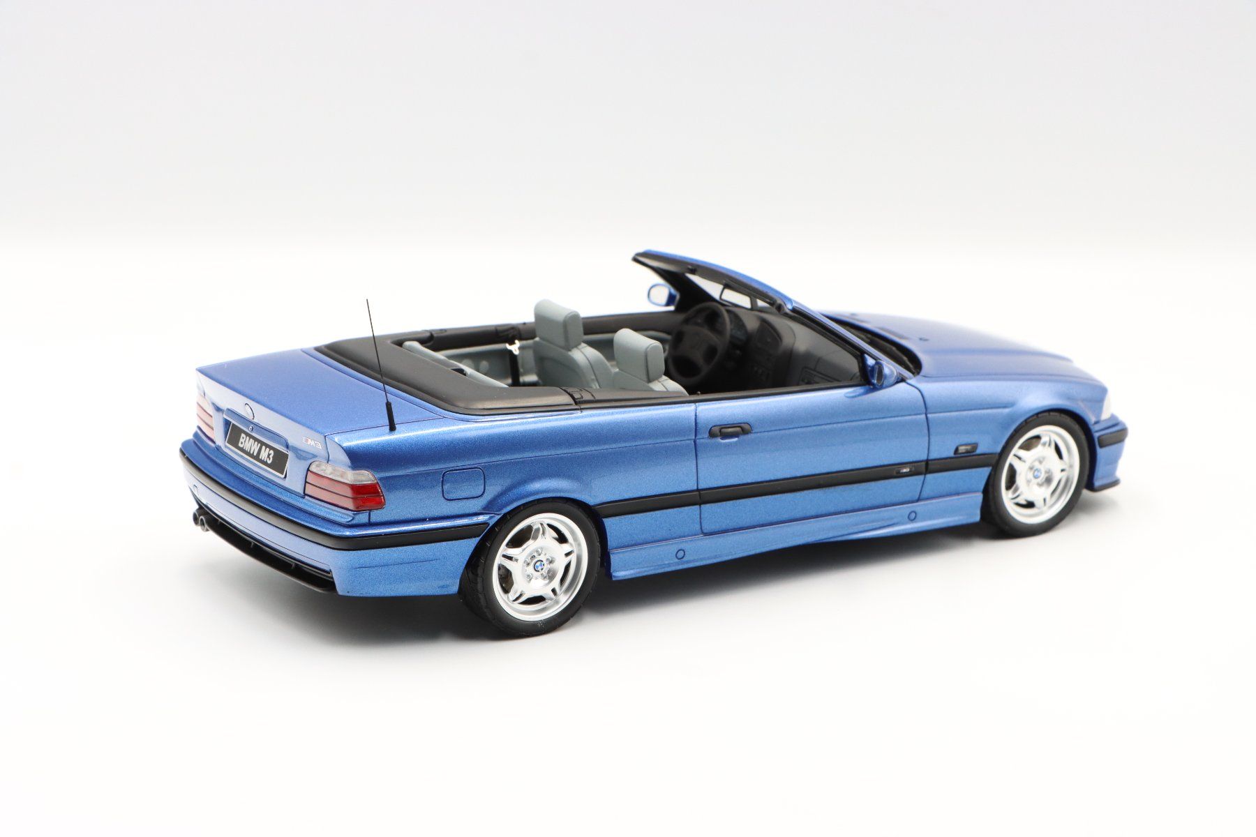 BMW Modellini d'auto: BMW M3 E36 Cabriolet 1995 1:18 Otto Models – Nuovo e nell'imballaggio originale da Bühl b.Aarberg venduto da modelldiecast 7