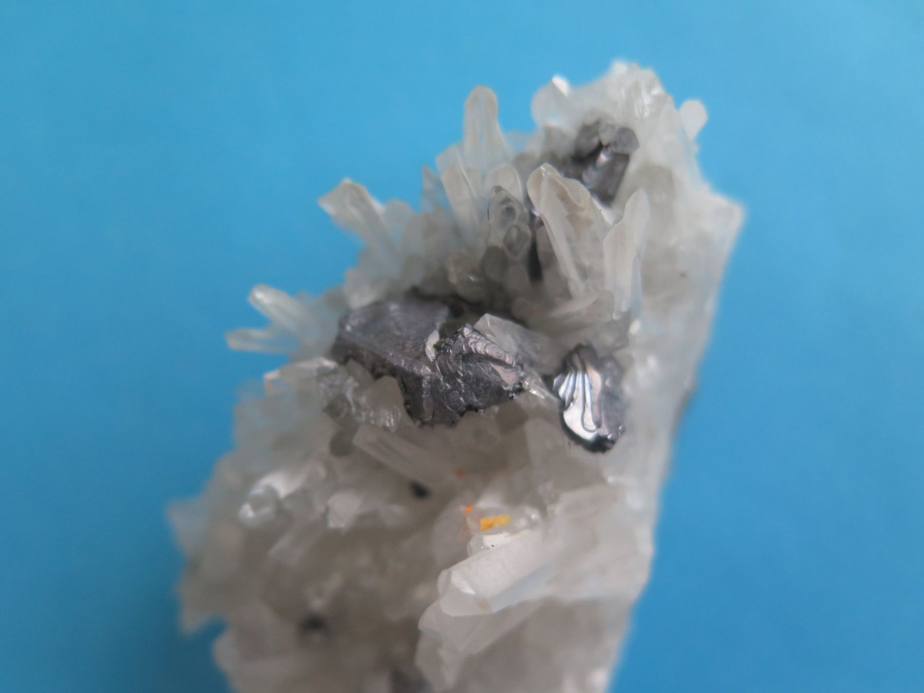 Minéraux & Lithothérapie: Bergkristall Stufe mit Galena – D'occasion à Schaffhausen par Yamakana51L8736OQ8 5