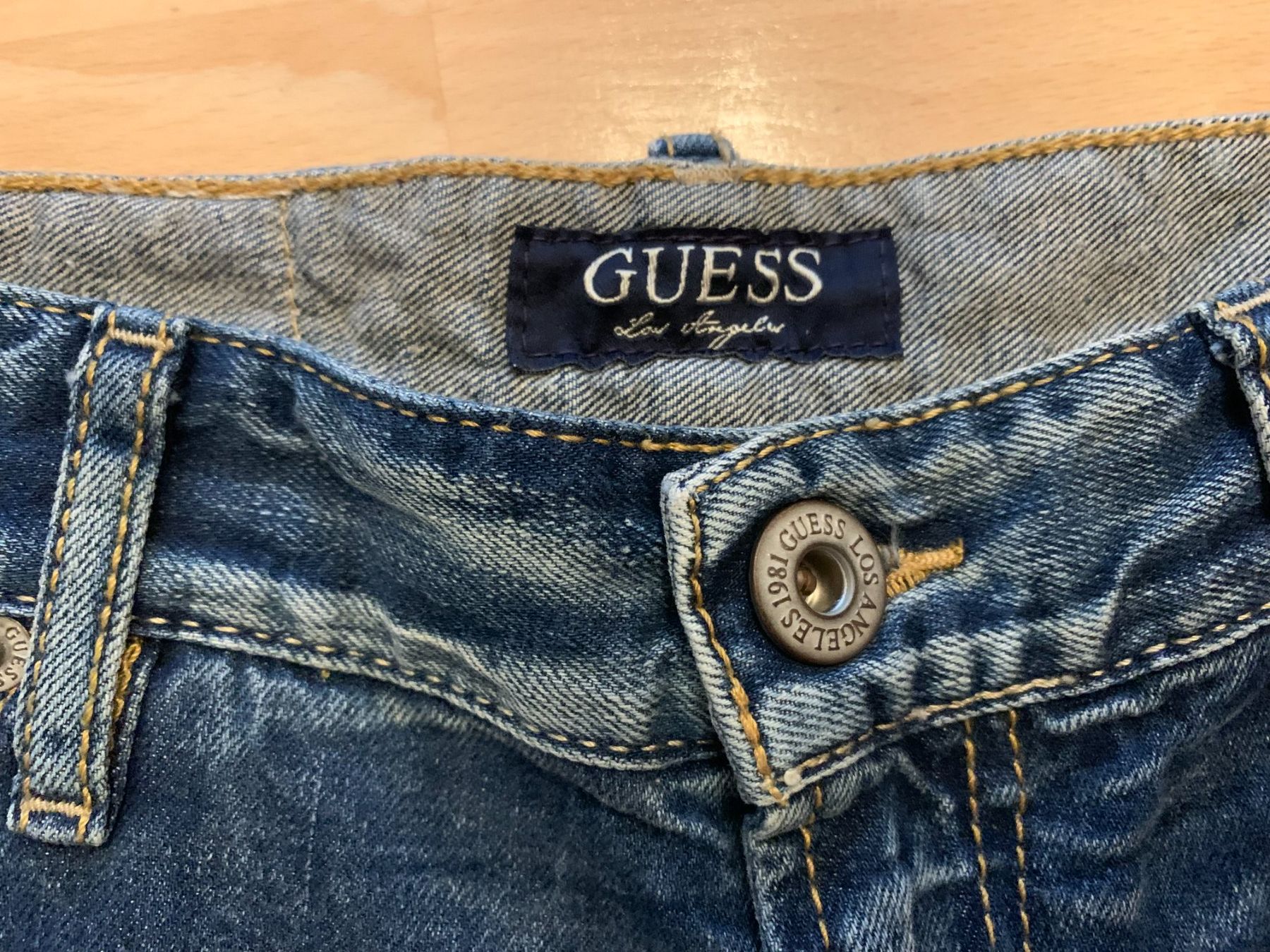 Guess Pantaloni: GUESS Jeans Shorts Gr. 29 – Usato da Worb venduto da farben20zauber 2