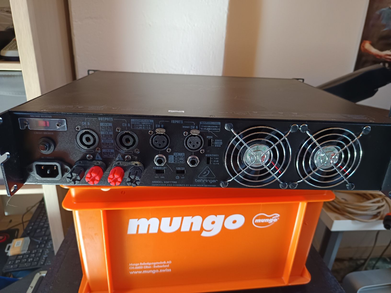 Behringer Amplificatori: Behringer KM1700 Stereo Power Amplifier gebraucht – Usato da Balterswil venduto da jean0502 2