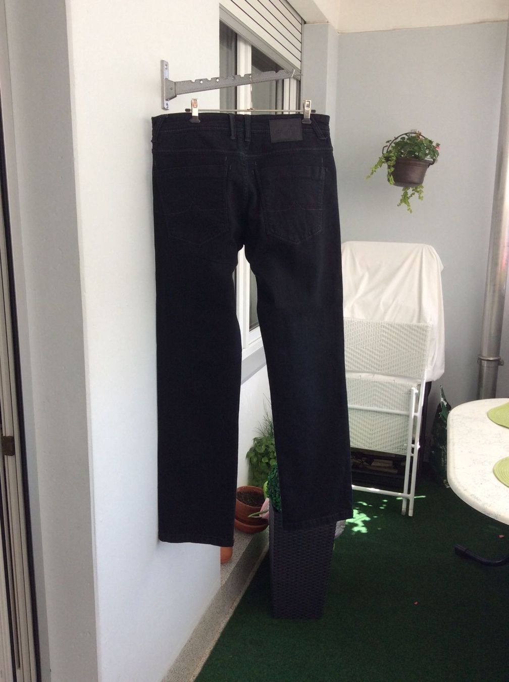 Jeans: Herrenjeans, schwarz, neu, Größe 46 – Nuovo e nell'imballaggio originale da Lausanne venduto da Ulpet 2