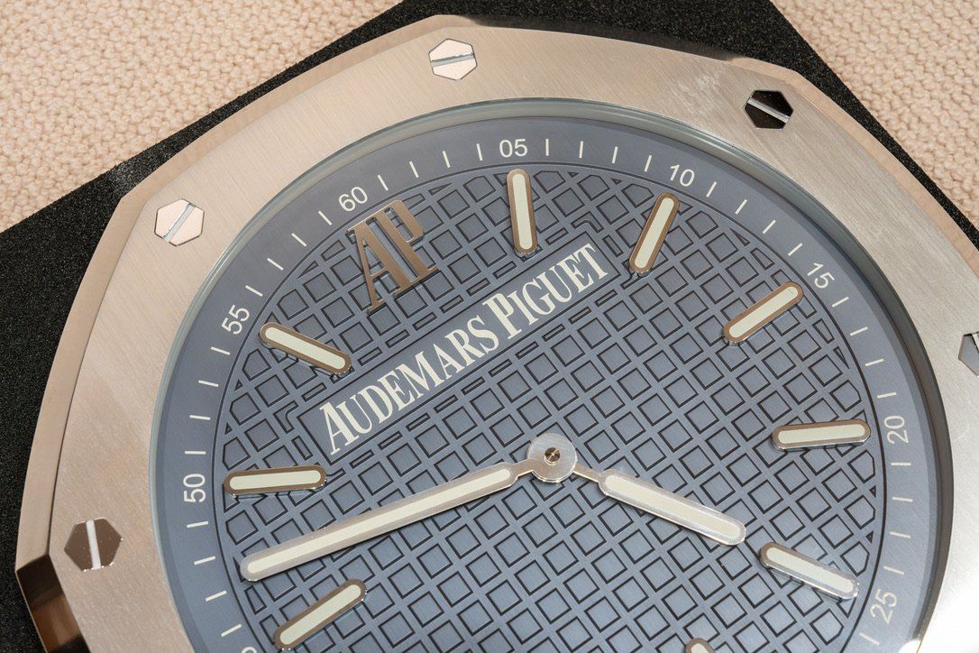 Audemars Piguet Orologi da terra & Orologi da parete: Audemars Piguet Royal Oak Wall clock Blue dial – Usato da Genève venduto da aspaklariacollection 4