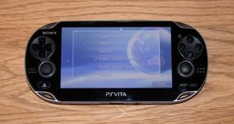 PS Vita WIFI + 2 Spiele + Memory Card