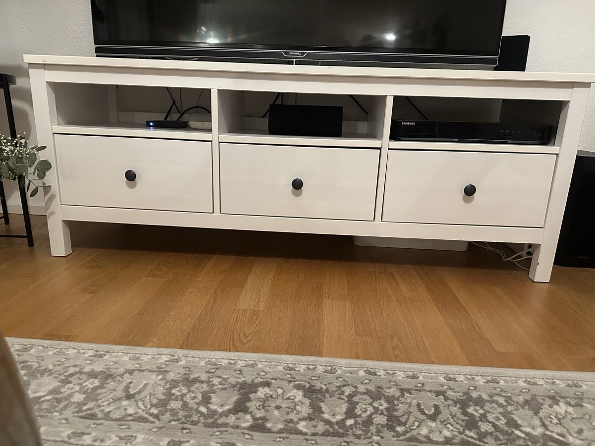 Ikea Mobili TV: TV-Möbel Hemnes Ikea – Usato da Mettmenstetten venduto da Gabriela.Vieira