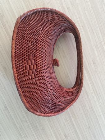 Wicker handbag with cloth lining
