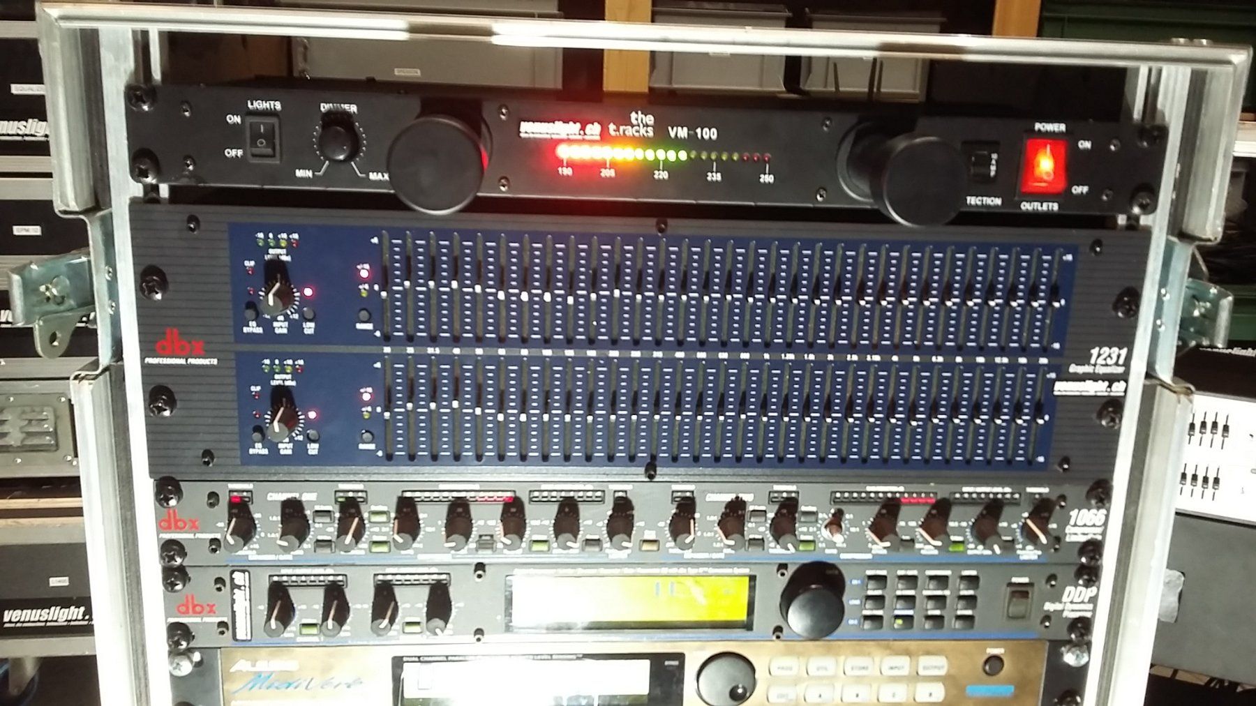 Alesis Console di mixaggio: Effekt-Rack Flightcase dbx Alesis Lexicon Behringer und MuCo – Usato da Watt venduto da Gubrist 3
