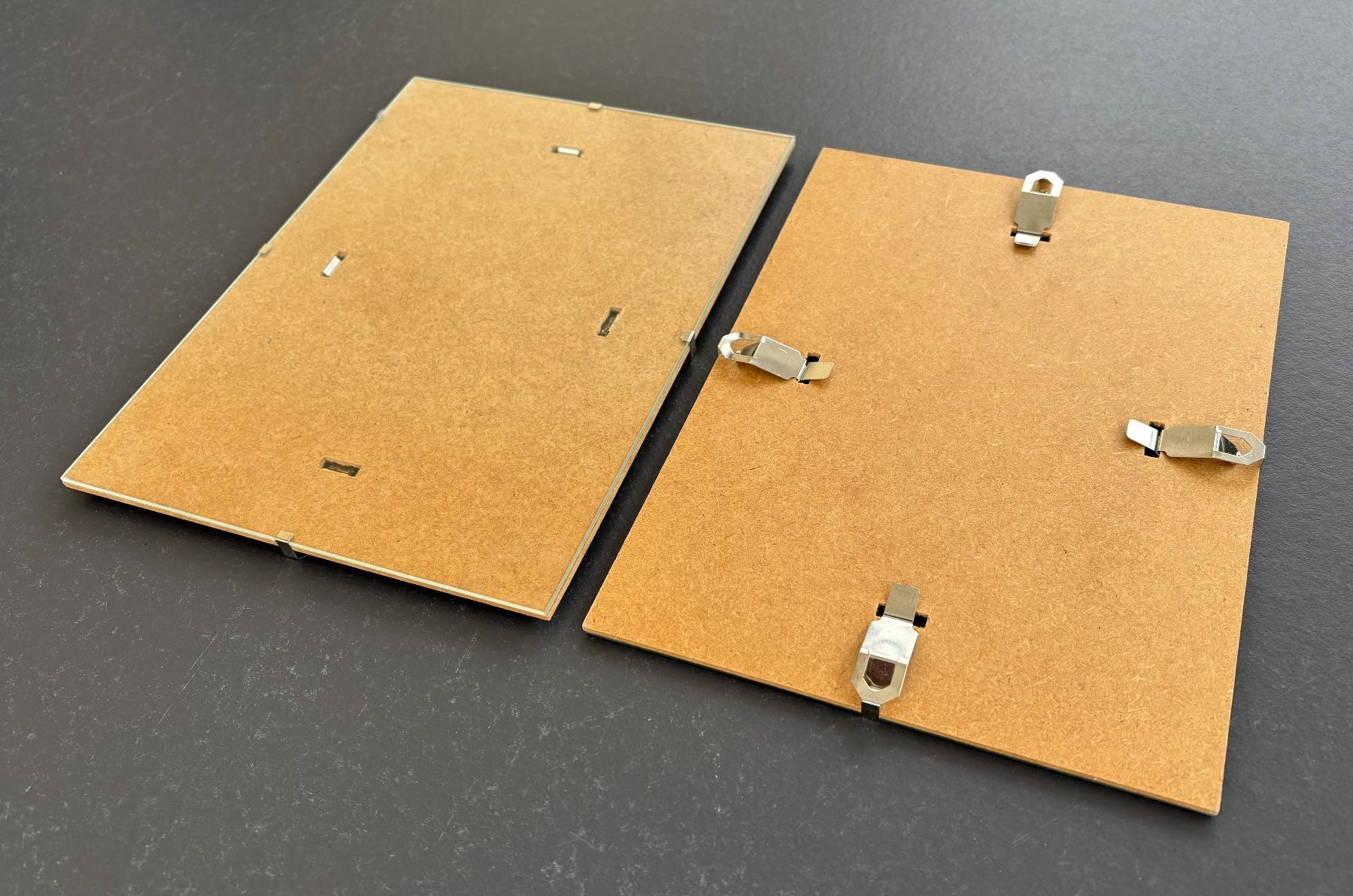 Cornici: Bilderrahmen, Bilderhalter ohne Rahmen, 2Stk 24x18cm – Usato da Rothrist venduto da Dluna1 1