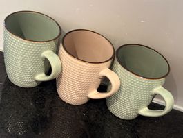 3 kleinere Kaffeetassen ( grösser als Espresso)