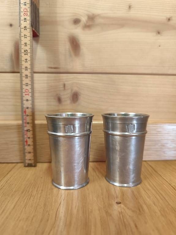 Tutte le decorazioni: 2 Zinn-Becher – Usato da Bern venduto da anolba