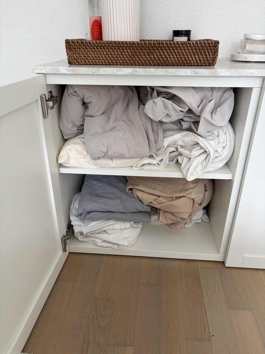 Ikea Cassettiere: IKEA Besta Kommode mit Marmorknöpfen – Usato da Wallisellen venduto da jessicajulia 2