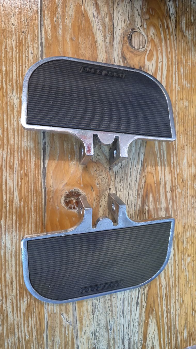 Harley-Davidson Tutti i ricambio per moto: repose pied plats pour Harley-Davidson ou custom – Usato da Cousset venduto da maurerjohann