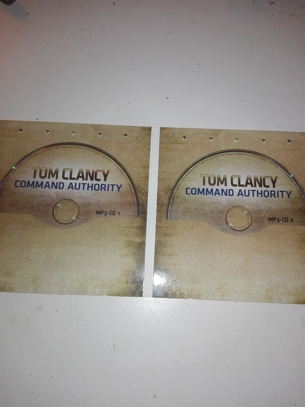 Audiolibri: Tom Clancy: Command Authority - Kampf um die Krim (4-mp3 CD) – Usato da St.Gallen venduto da elk2023 2