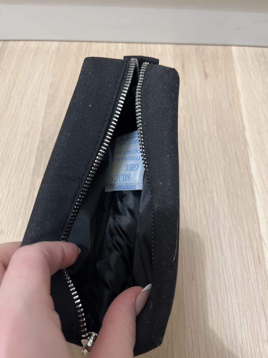 Saint Laurent Custodie per cosmetici: Yves Saint Laurent Necessaire Schwarz – Usato da Aesch BL venduto da san_trv5 2