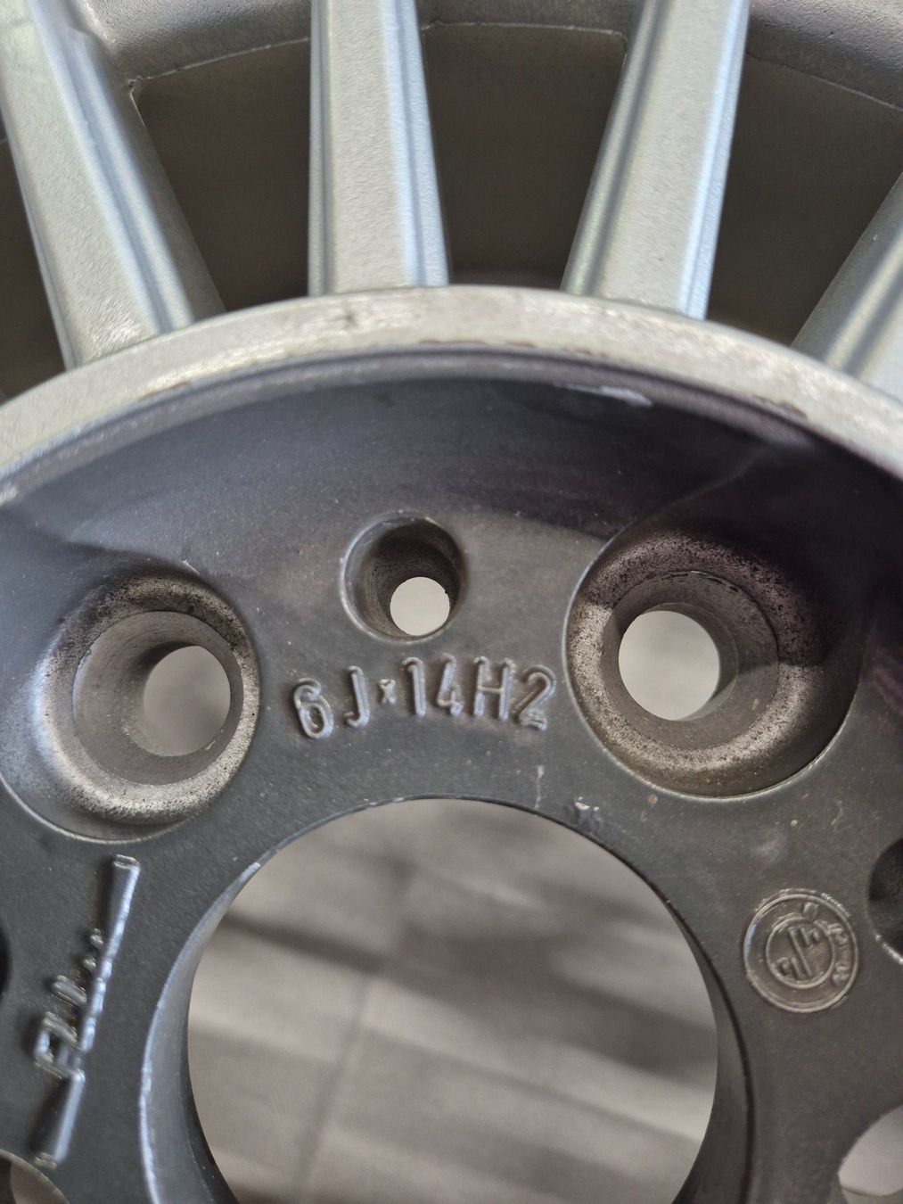 BMW Cerchioni: 2 Stück Original BMW Alufelgen, Oldtimer,6x14 ET22 – Usato da Bremgarten AG venduto da Osella5 4