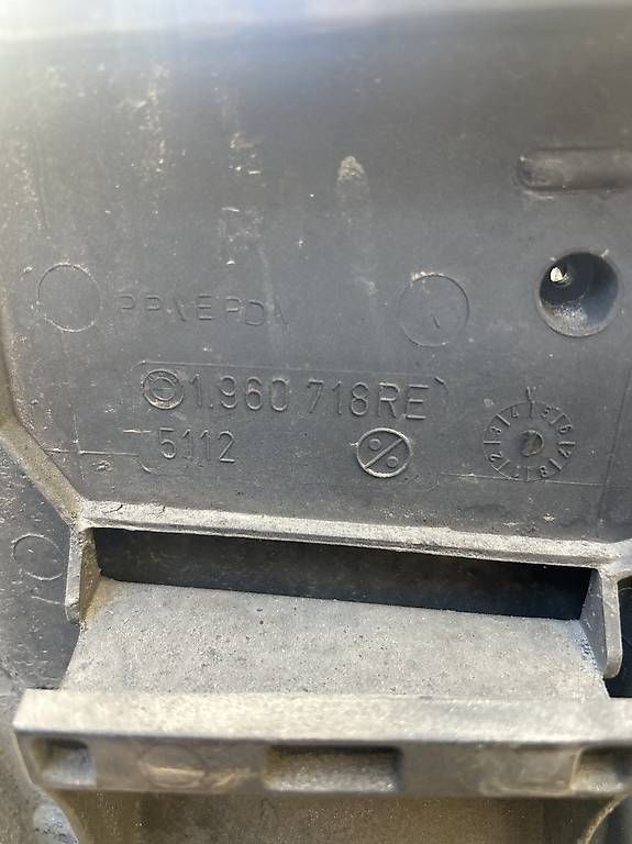 BMW Alle Autoersatzteile: Verkaufe eine original BMW Frontstoßstange e46 – Gebraucht aus Gränichen von boz_lpg5 1