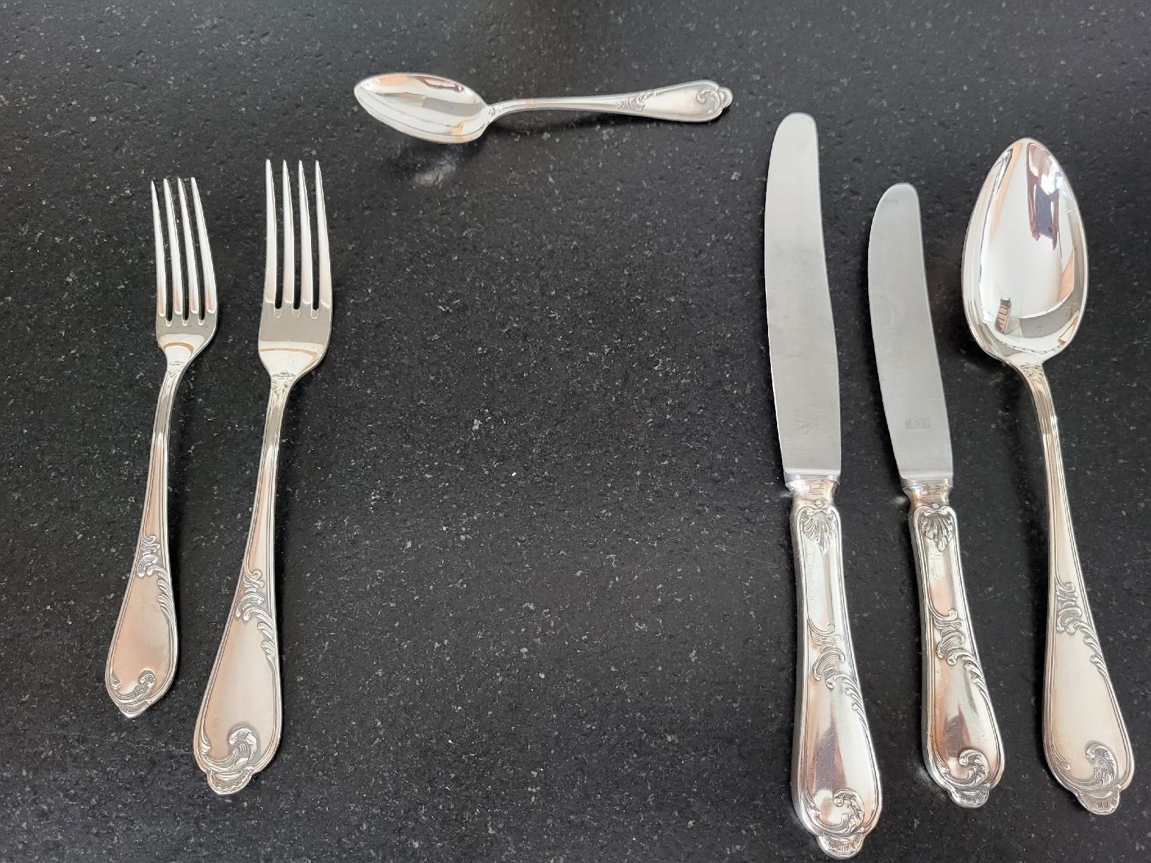 Set di posate: Lot de services en trempé argent – Usato da Courroux venduto da Belleange