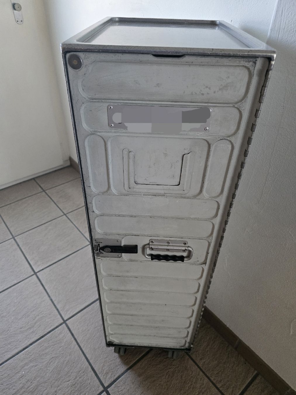 Altro in Aeronautica: Bucher Catering Trolley Halfsize – Usato da Embrach venduto da Repstone13 2