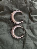 Grosse Metall Creolen mit Details aus Indien