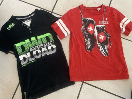 2 C&A T-Shirts schwarz rot/Fussball Schweiz 🇨🇭 Gr. 128 