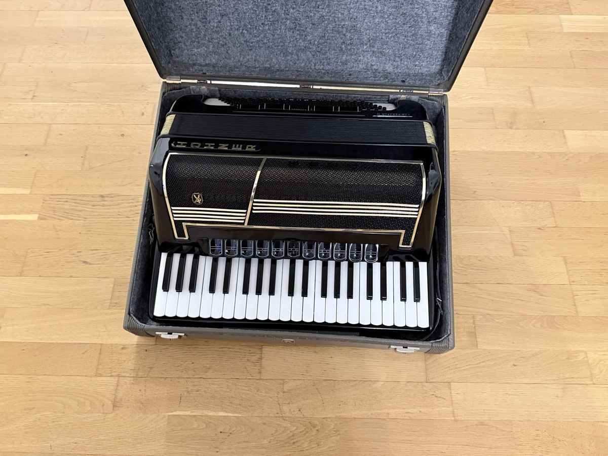 Instruments de musique: Akkordeon  – D'occasion à Langnau am Albis par dri_59xr