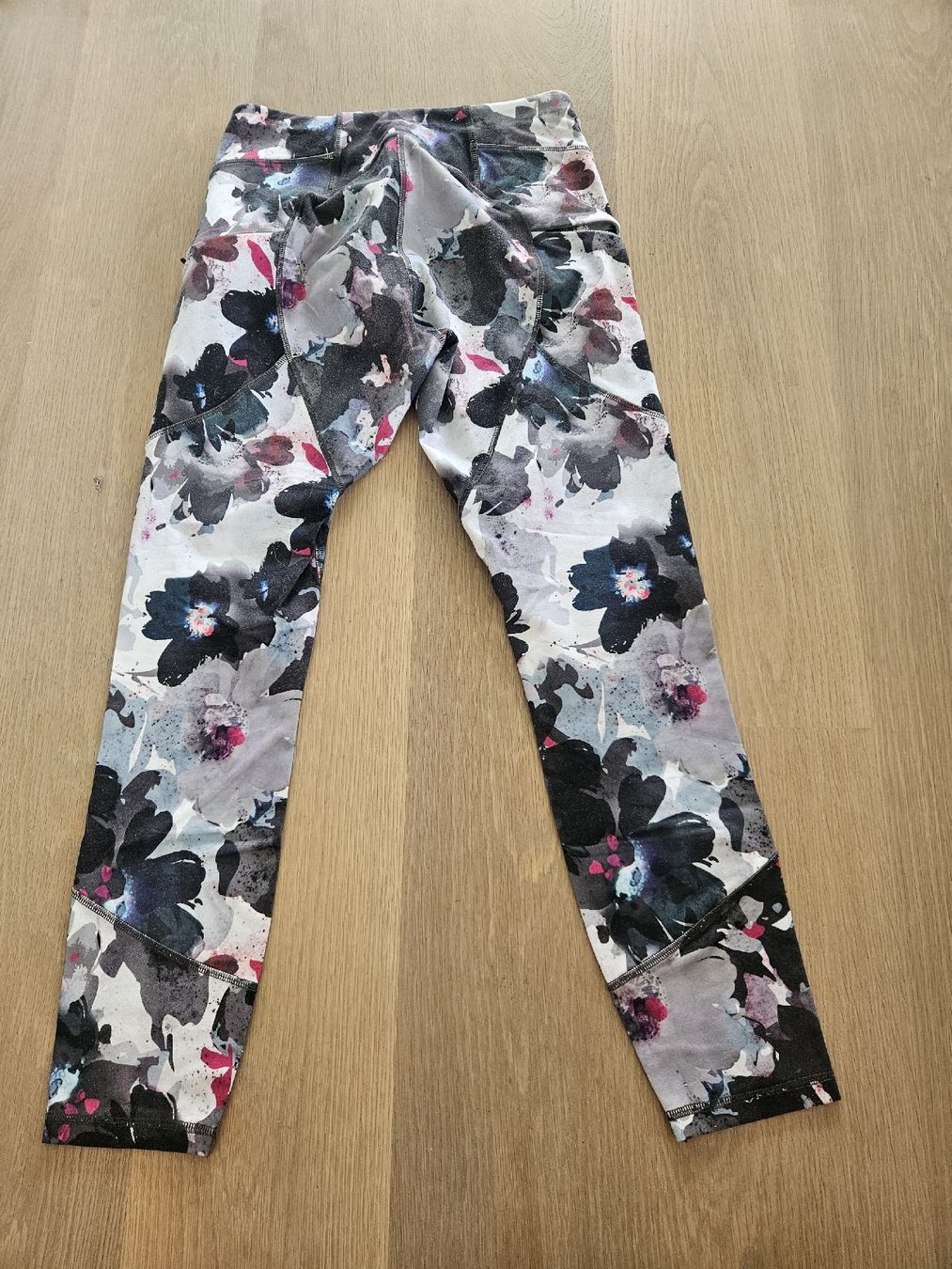 Leggings: Sportleggings mit Blumenmuster, Grösse M – Usato da Rüschlikon venduto da zzz1234 3