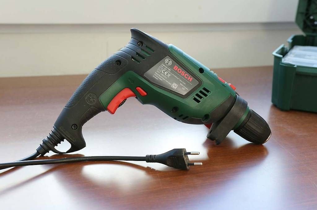 Bosch Bohrmaschinen: Bosch Schlagbohrmaschine Universalimpact 700 – Gebraucht aus Biel/Bienne von Fischera 3