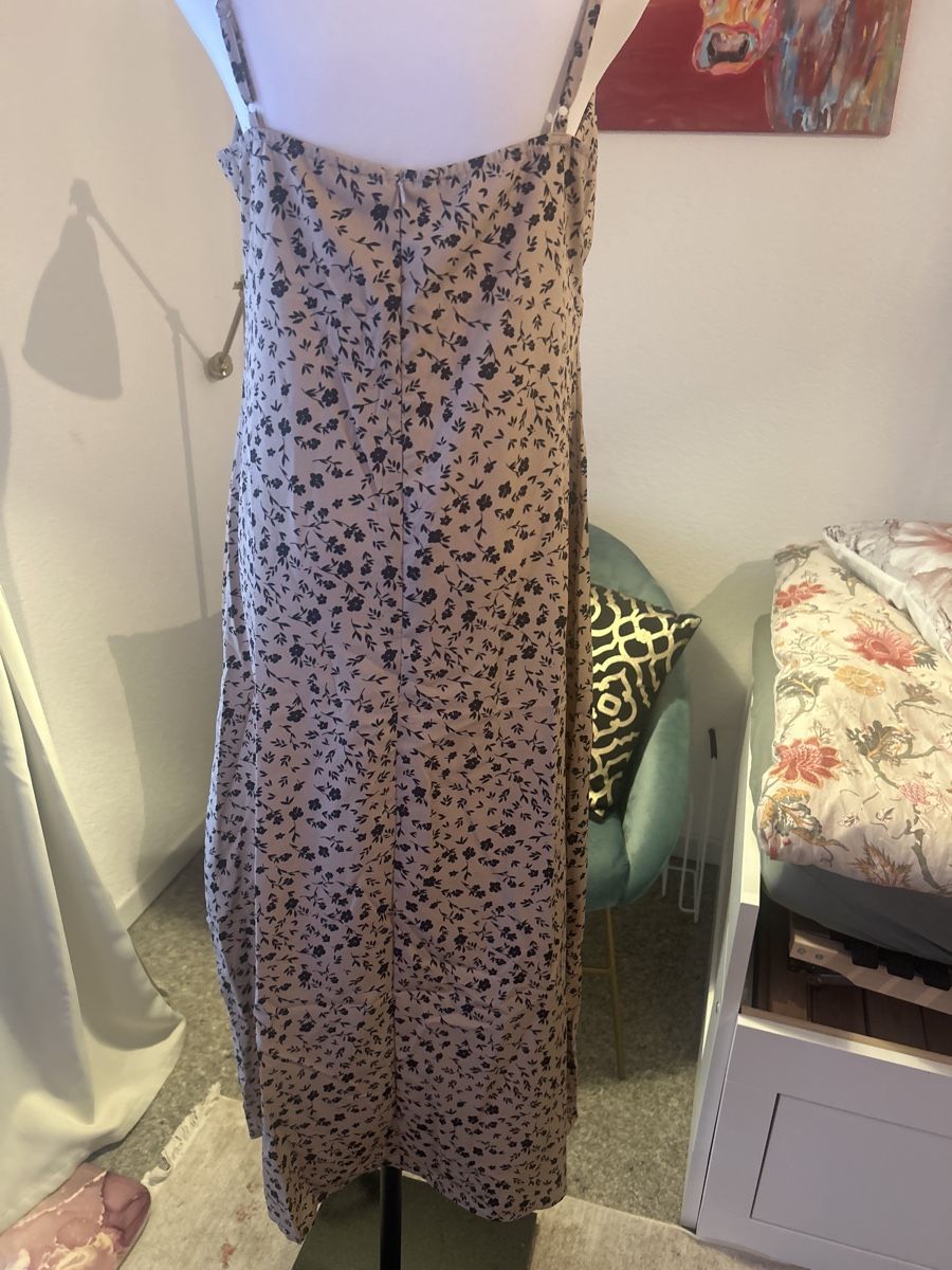Vestiti: Sommerliches Maxikleid mit Blumenmuster, Grösse M – Nuovo (secondo la descrizione) da Bettlach venduto da Aresdiego 3