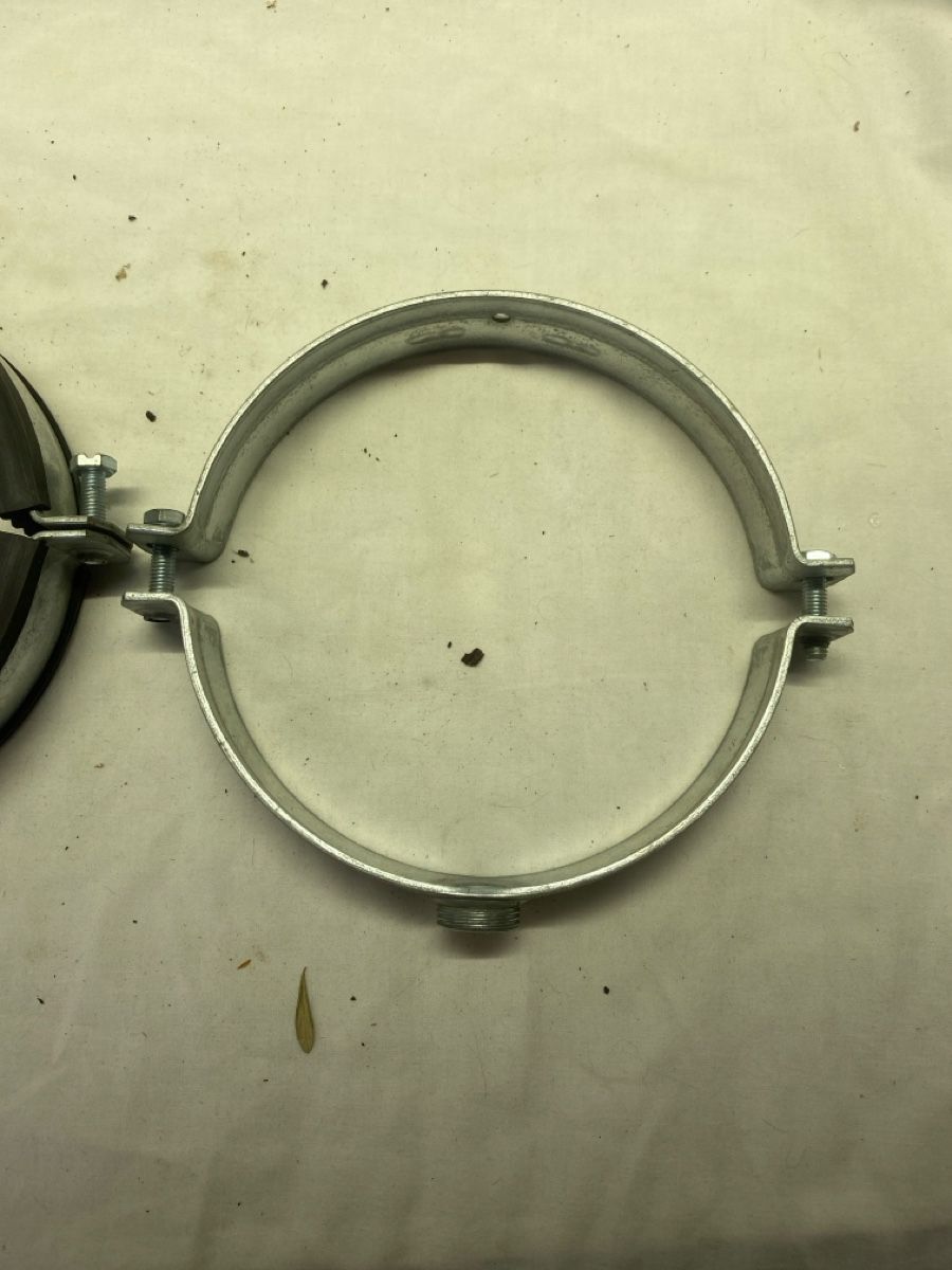 Wandhalterungen: Rohrschellen 176-182 mm 3 Stk – Gebraucht aus Dozwil von Bach_4 2
