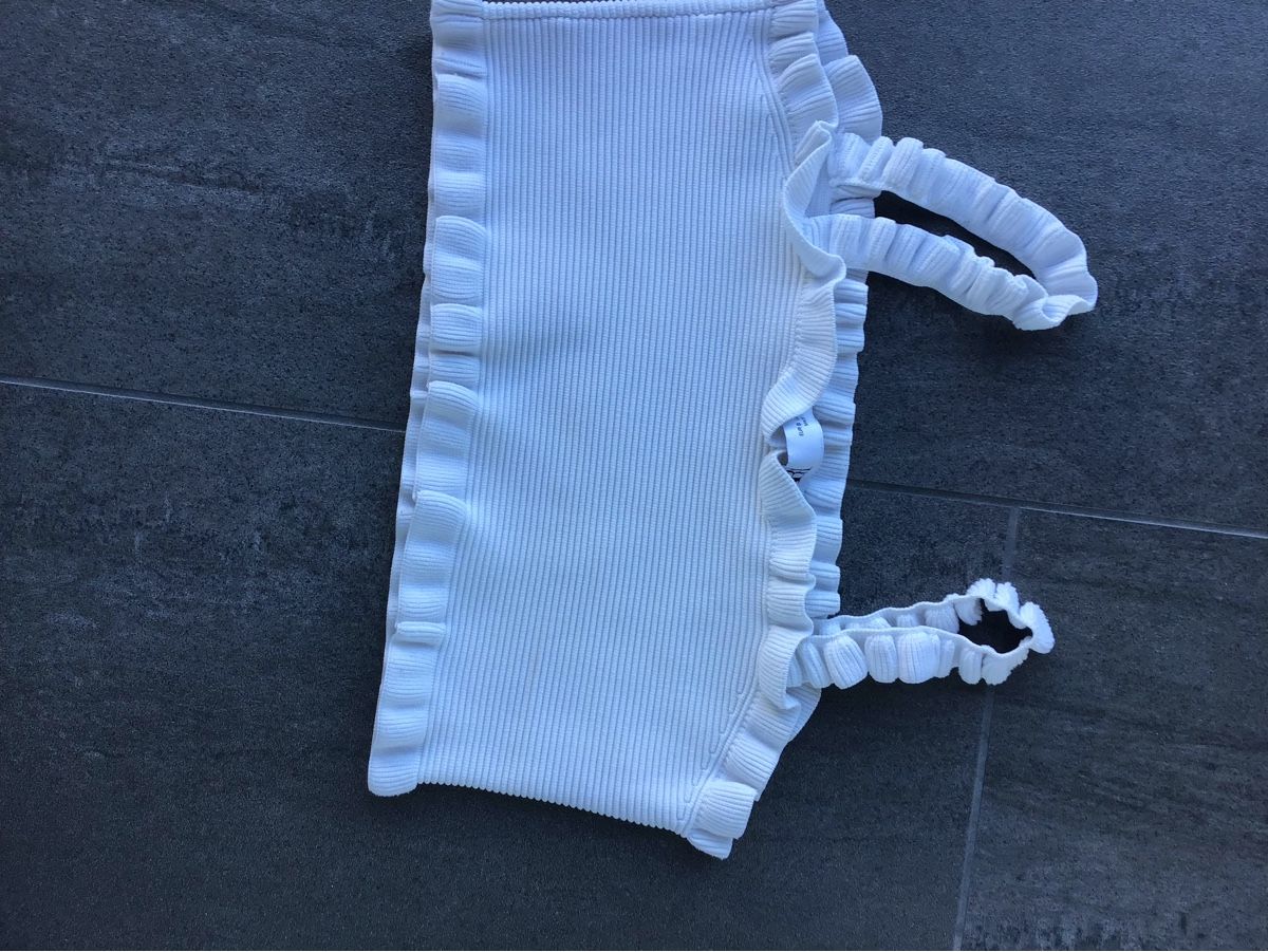 Zara Top: Weisses Top mit Rüschen, gerippt - gr.S – Usato da Aarburg venduto da Sonnenschein6 1