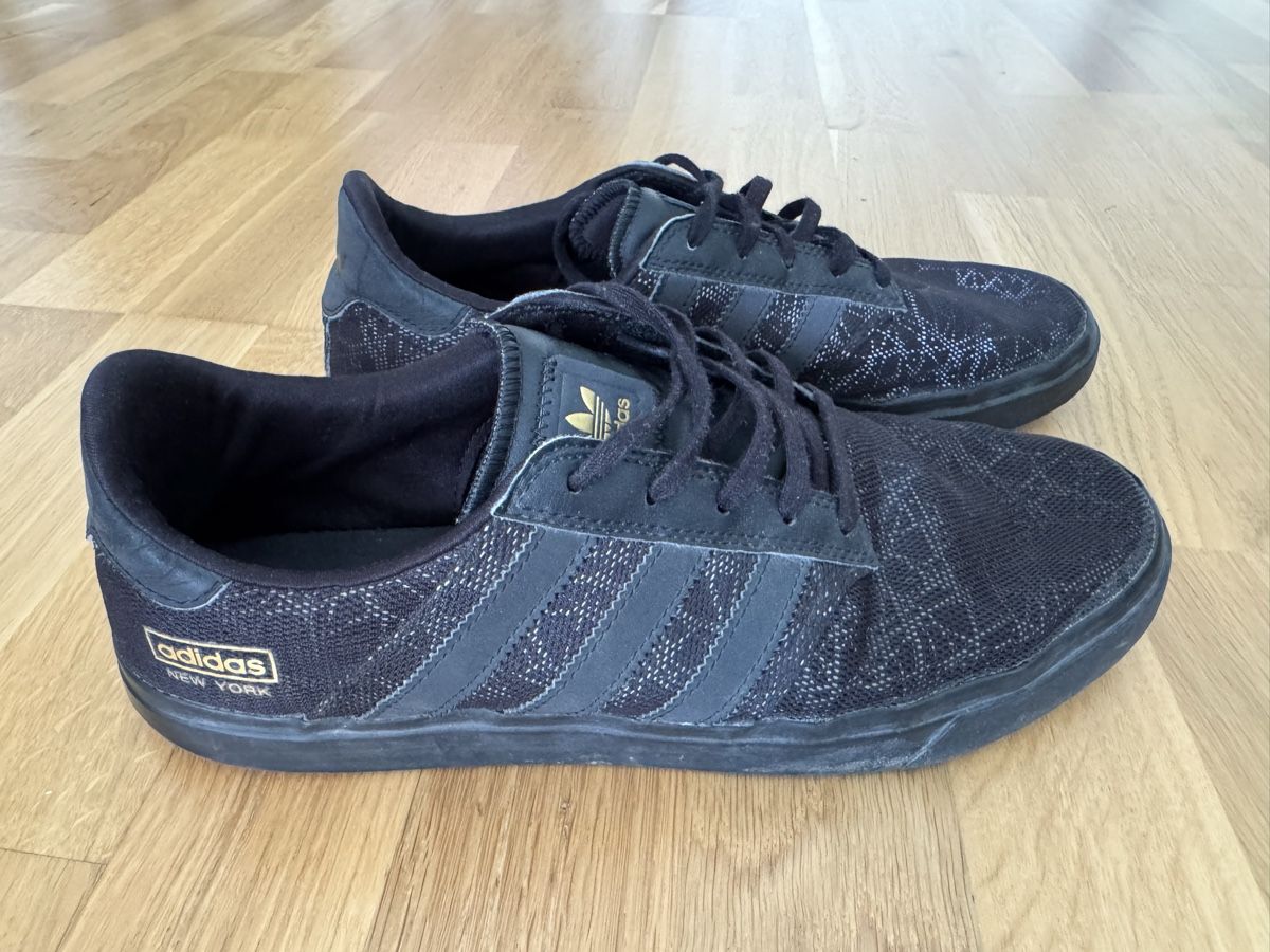 Chaussures hommes: Sneaker Addidas Grösse 44. 2/3 – D'occasion à Regensdorf par scheissspiel 2