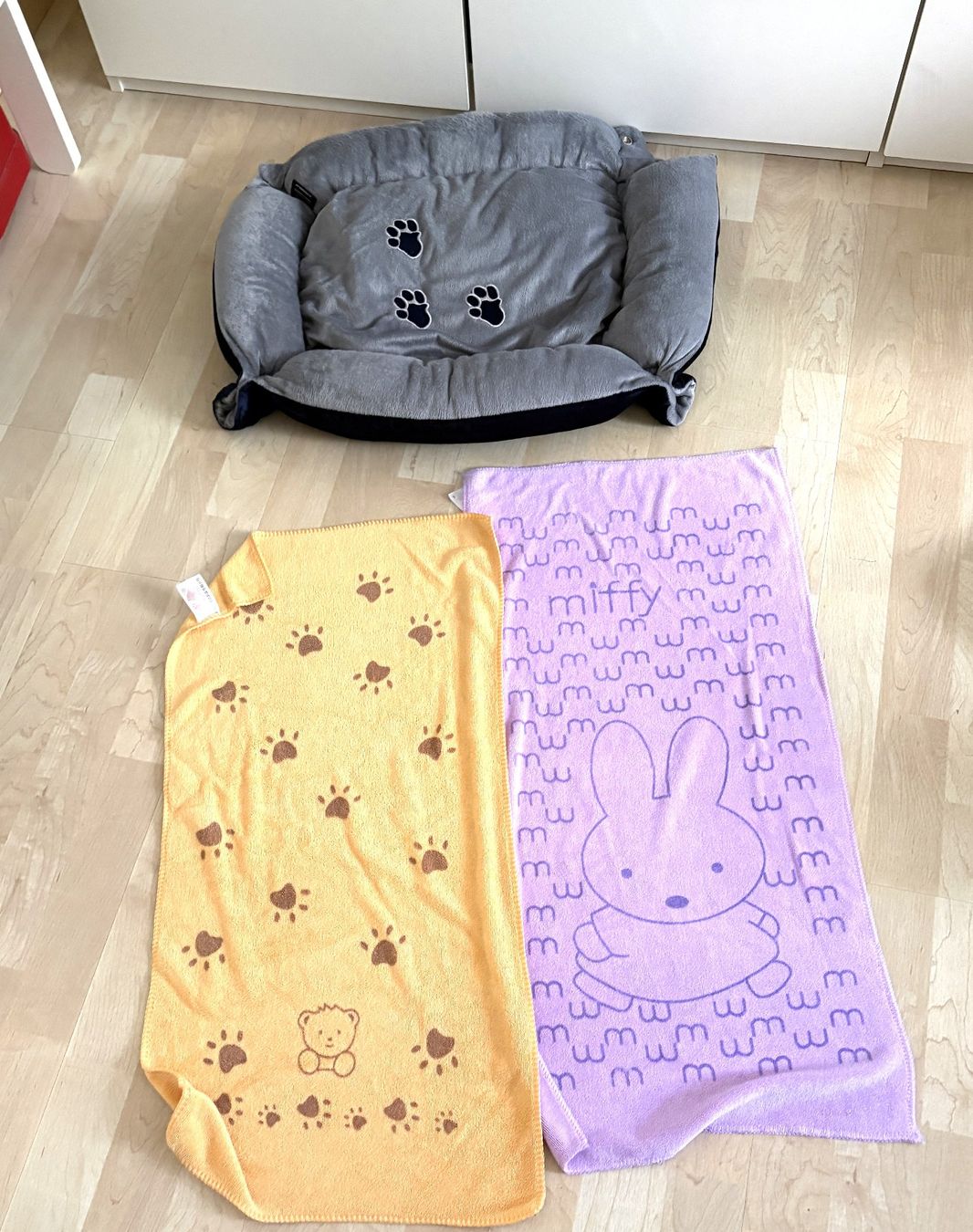 Coperte: Hunde oder Katzenbett mit 2 Decken – Nuovo (secondo la descrizione) da Glattbrugg venduto da Ariel012 1