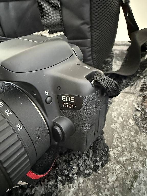 Fotocamera: Canon EOS 750D mit 2 Objektiven, 2 Akkus – Usato da Chur venduto da gbo_57bt 1