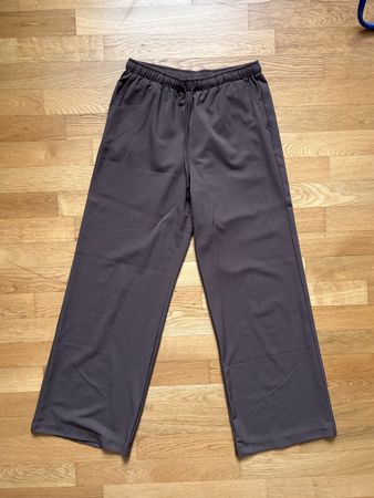 Weite Stoffhose von Stradivarius, Grösse L, Top!