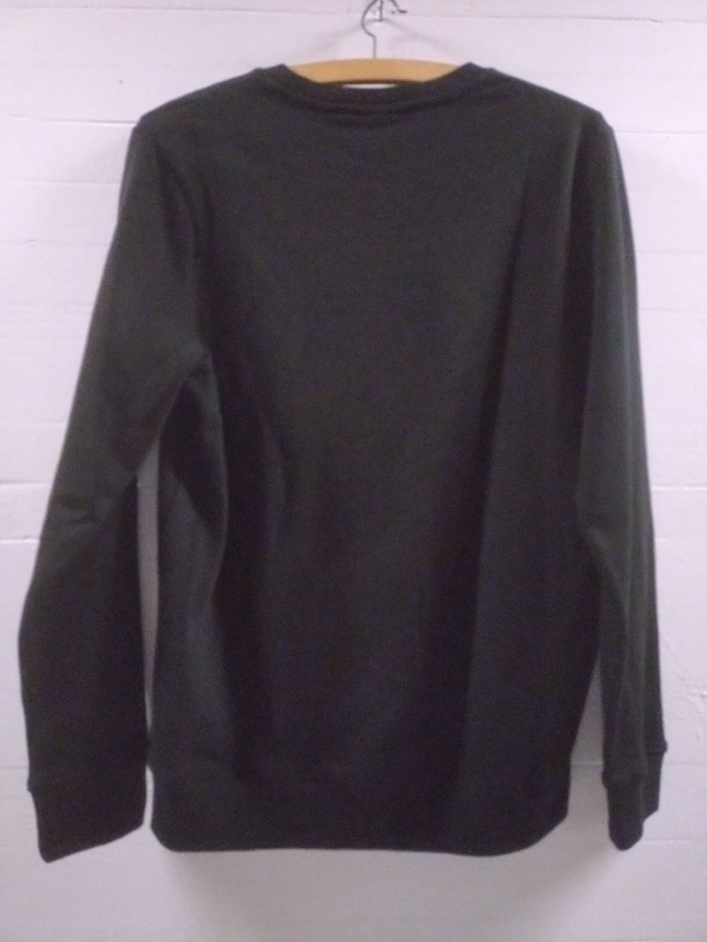 Maglioni & Felpe: Pull Among Us "Impostor" Noir, Taille 170-176, TBE – Usato da Farvagny-le-Grand venduto da LaCaverne 3