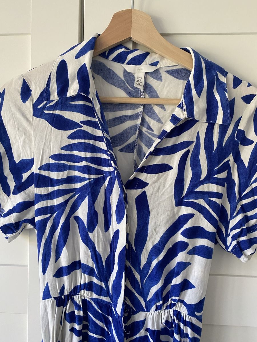 H&M Robes: Robe imprimée feuillage bleue et blanche H&M – D'occasion à Villars-sur-Glâne par mel_6q5w 1