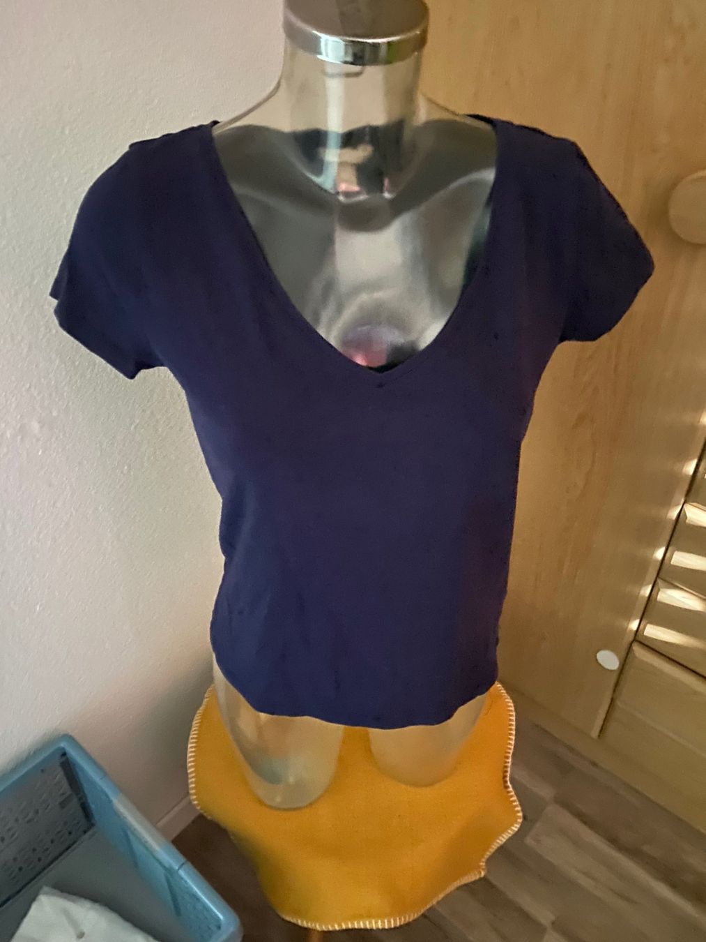 H&M T-shirt: T-Shirt dunkelblau basic Grösse M – Usato da Allenwinden venduto da Obalu 2